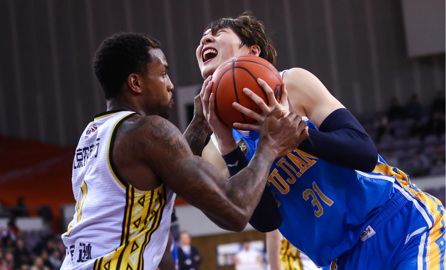 尼克斯绝杀辽宁队，王哲林惊艳四座