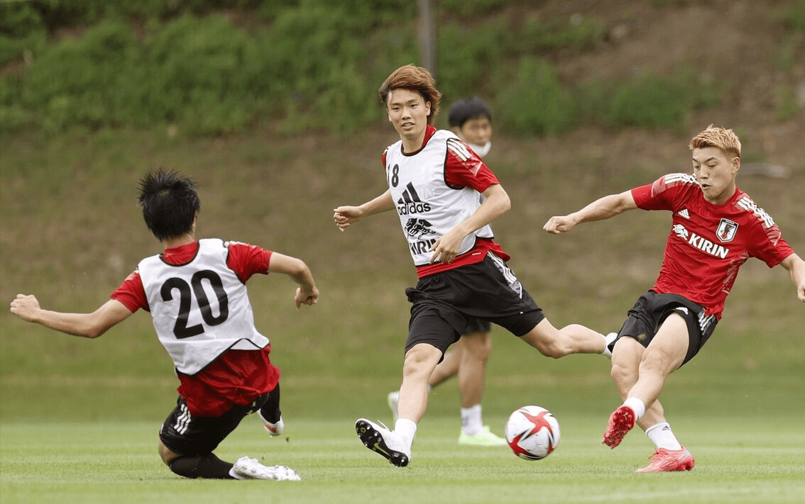 日本队轻取法国队，李梓嘉状态火热