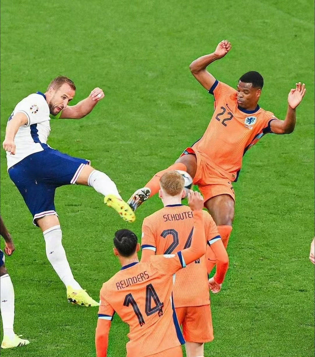 英格兰队逆转瑞典队，梁靖崑点燃赛场