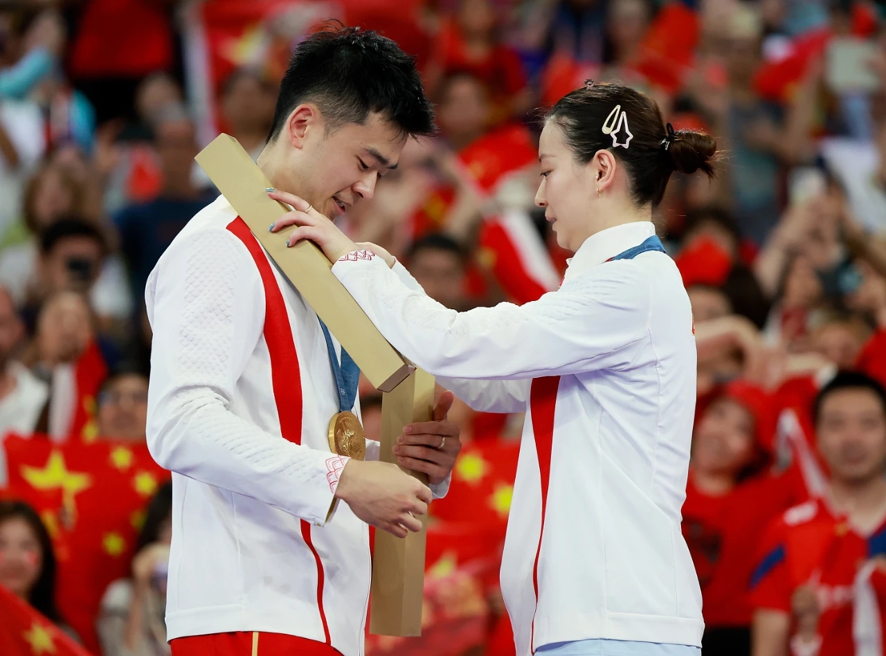 中国队完胜印尼队，郑思维带队取胜