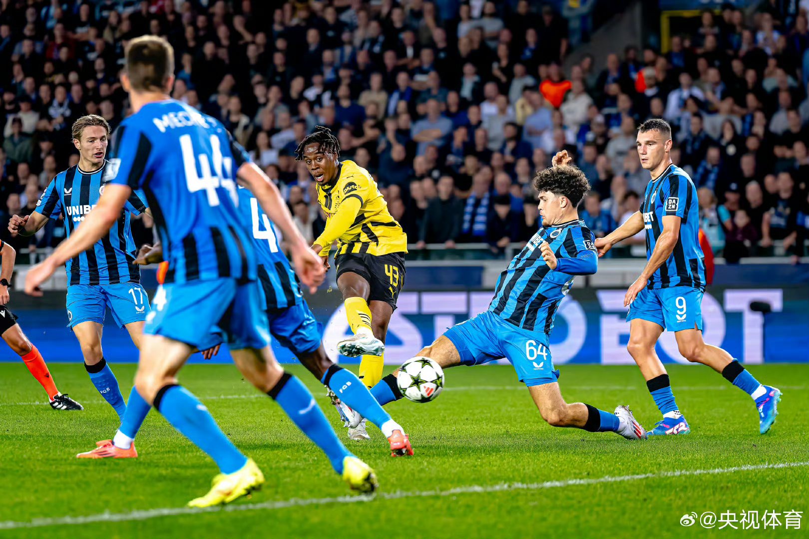 多特蒙德翻盘巴萨，布鲁诺统治全场