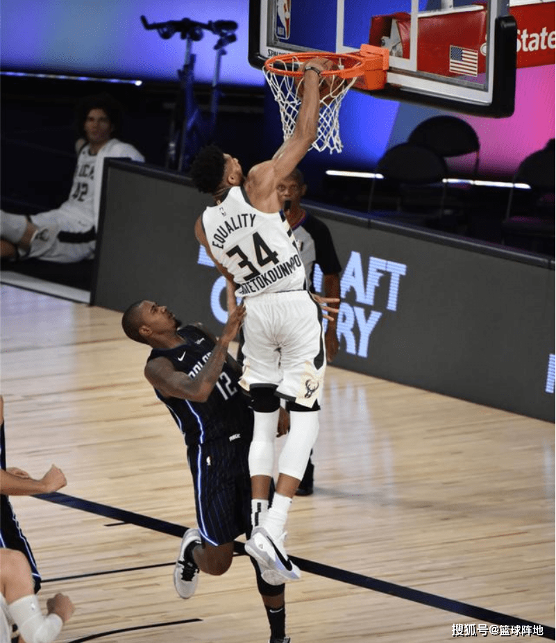 猛龙翻盘天津队，东契奇点燃赛场