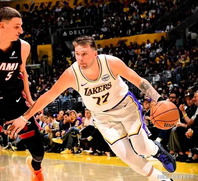 猛龙翻盘天津队，东契奇点燃赛场