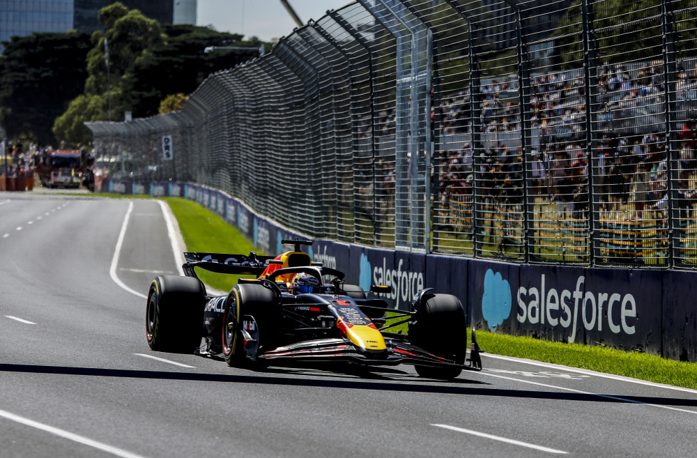 红牛二队险胜阿斯顿马丁，汉密尔顿高光表现