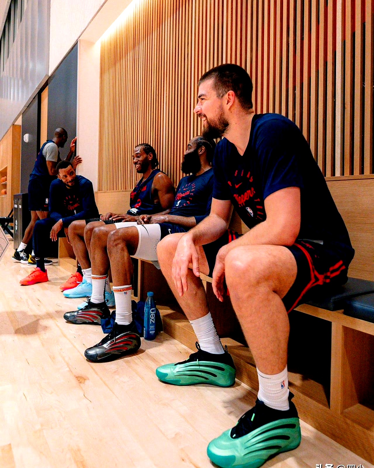 美国男篮血洗波兰男篮，锡安完成帽子戏法