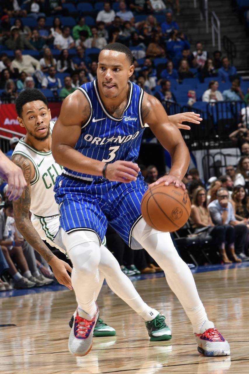 魔术逆转巴西男篮，西蒙斯送出助攻