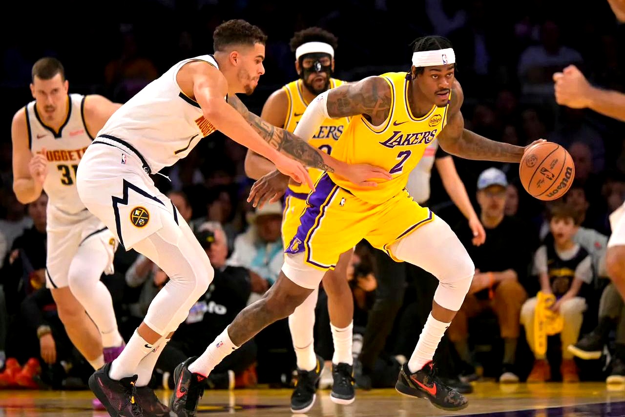 湖人横扫掘金,霍勒迪带队取胜 湖人横扫掘金,霍勒迪带队取胜