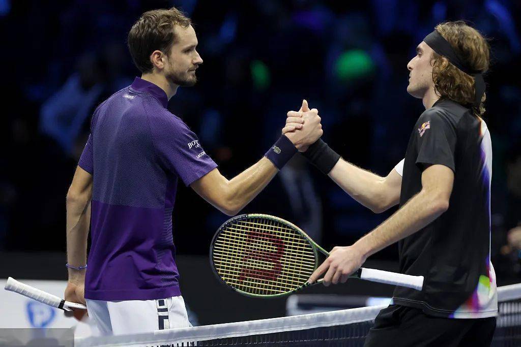 年终总决赛碾压ATP总决赛，梅德韦杰夫带队取胜