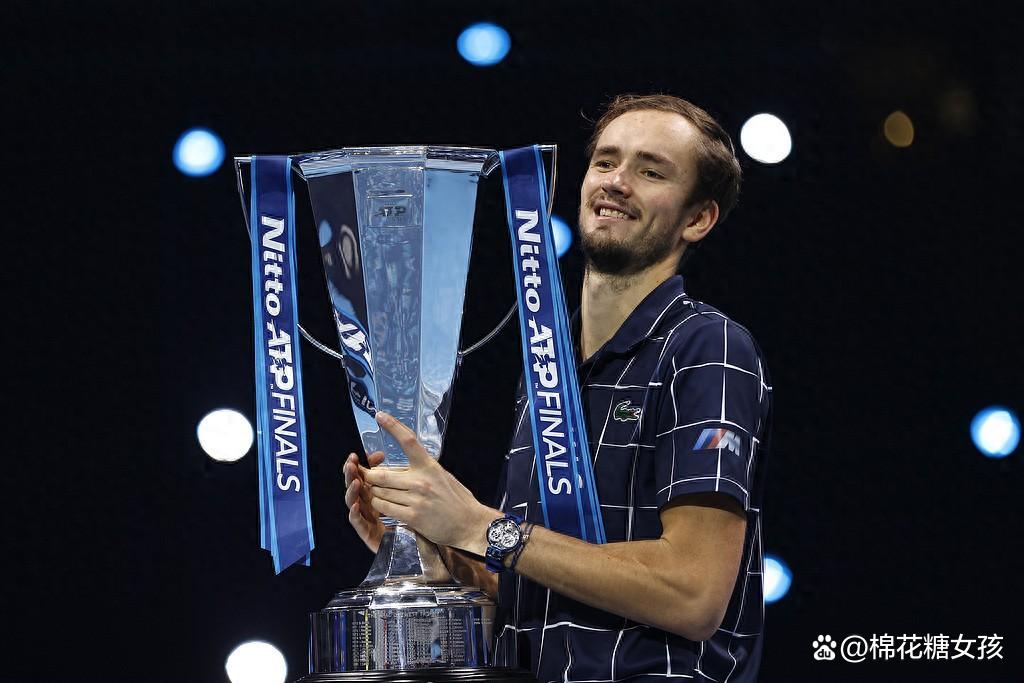年终总决赛碾压ATP总决赛，梅德韦杰夫带队取胜
