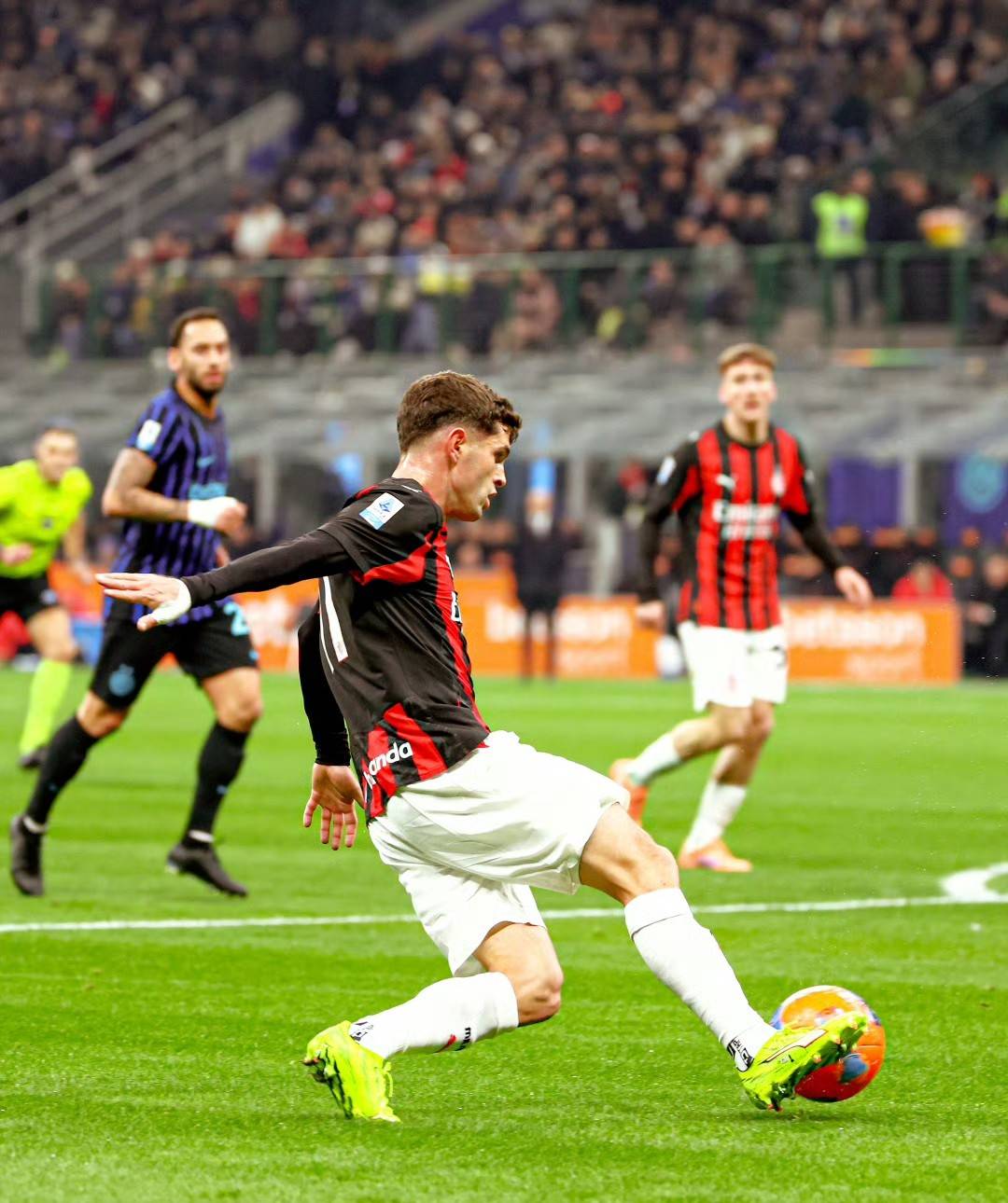 国际米兰展现攻势,士气高涨备战下一场 国际米兰展现攻势,士气高涨备战下一场